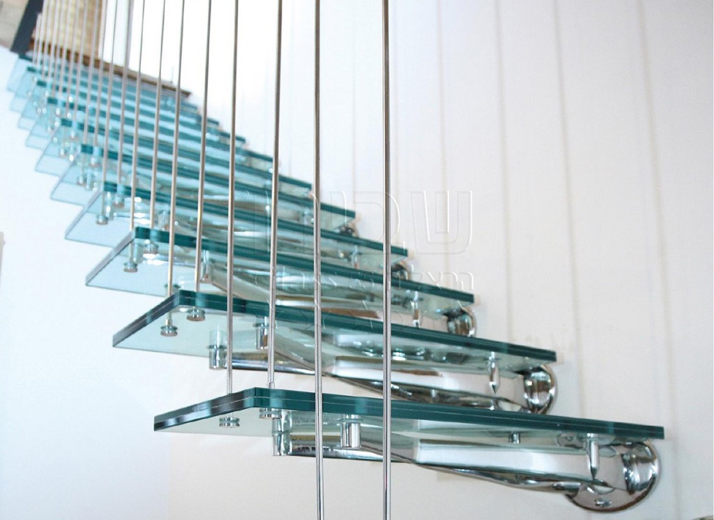 גרם מדרגות מזכוכית בדגם איטלקי תלוי