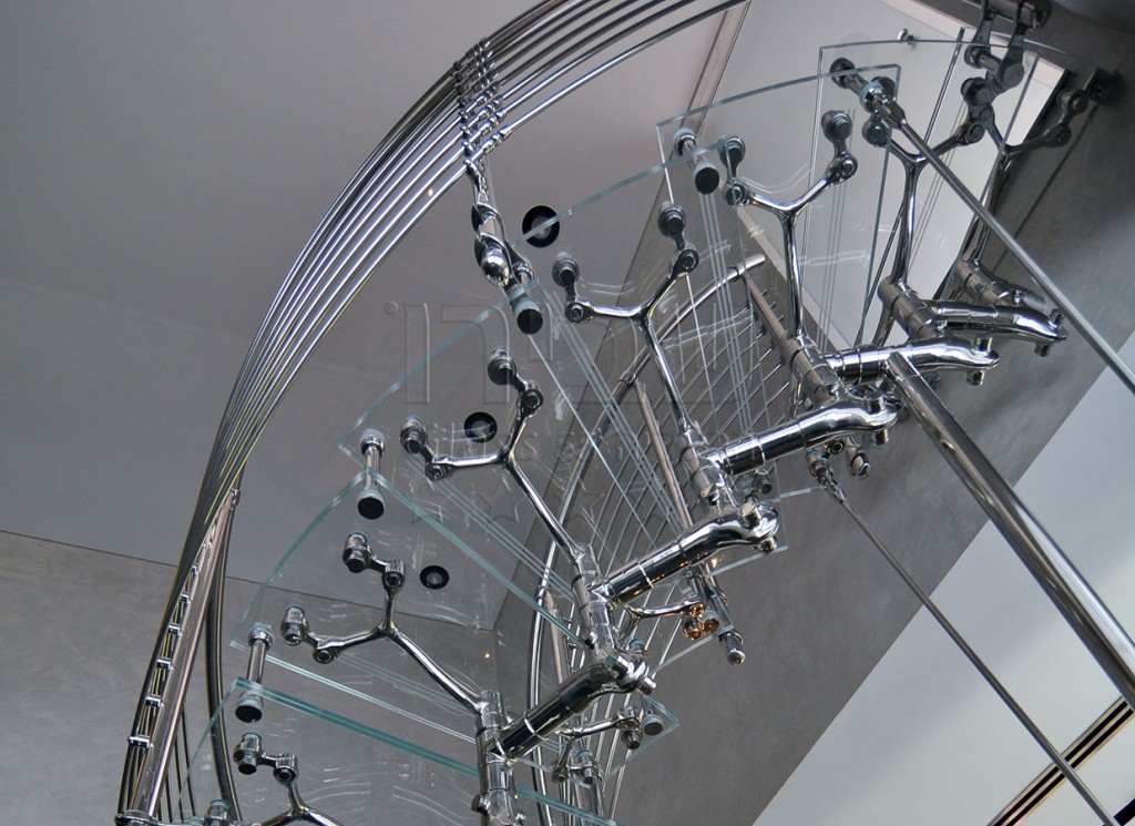 גרמי מדרגות מזכוכית עם פרזול איטלקי מעוצב 3